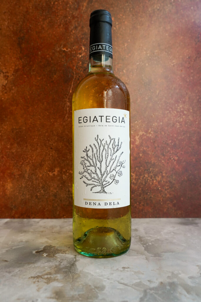 egiategia dena dela blanc vinification sous-marine