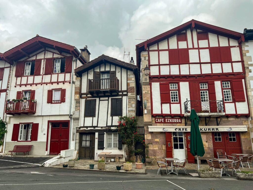 pays basque ainhoa rue terres basques