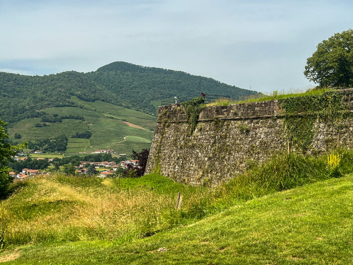 Escapade dans les terres basques : 5 endroits à découvrir loin de la côte