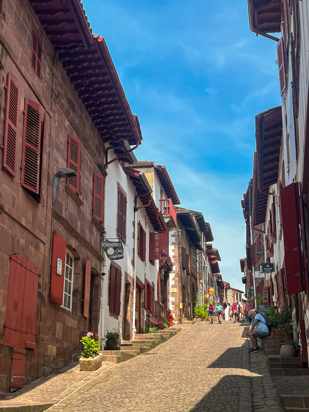 Escapade dans les terres basques : 5 endroits à découvrir loin de la côte