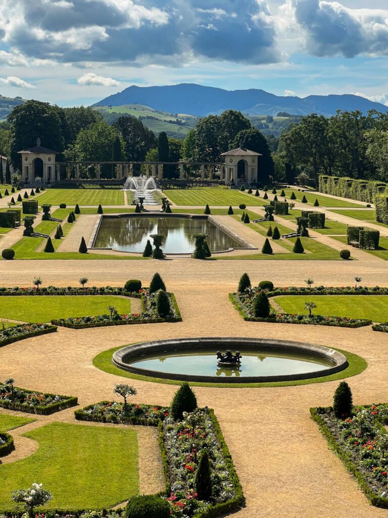 pays basque villa arnaga jardins terres basques
